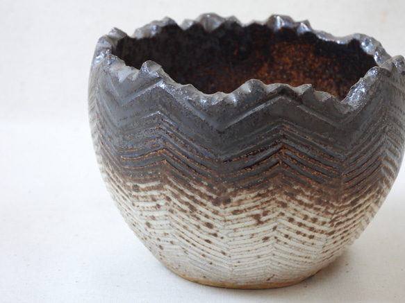 ギザ模様陶製植木鉢(G) 5枚目の画像