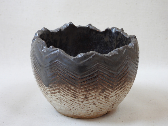 ギザ模様陶製植木鉢(G) 1枚目の画像