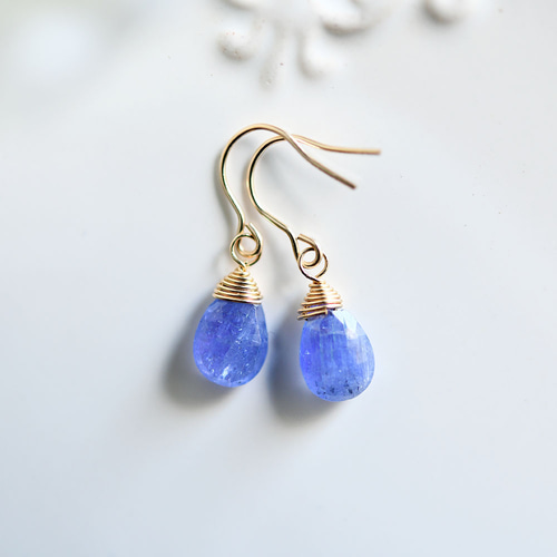 人生を良い方向へと導く石 タンザナイトの青いピアス イヤリング 12月