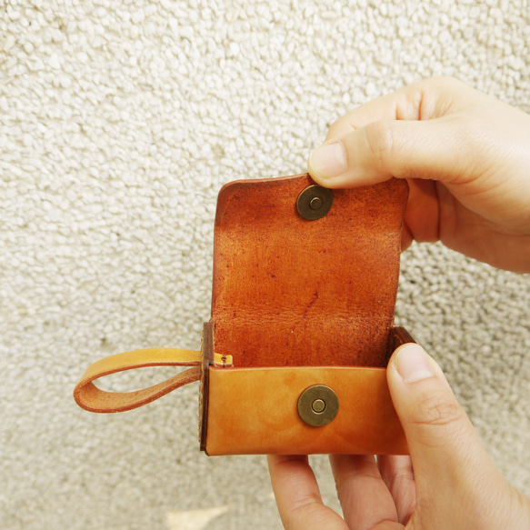 皮革 胡桃木 手作方形小包 零錢包 手感包-客製刻字-送禮盒包裝 第6張的照片