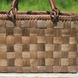 山胡桃木 籠 バッグ かご 男女兼用 やまくるみ オリジナル新商品 市松編み 籠 やまぶどう 山ぶどう 山葡萄 カゴバッ 3枚目の画像