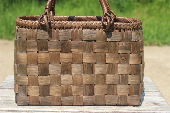山胡桃木 籠 バッグ かご 男女兼用 やまくるみ オリジナル新商品 市松編み 籠 やまぶどう 山ぶどう 山葡萄 カゴバッ 3枚目の画像