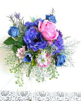 バラとアネモネのクラッチブーケ（ブートニアの2点セット）　ウェディング・披露宴・フォト撮影・ガーデンパーティ・トスブーケ 7,100円