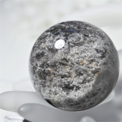 42ｍｍ 91ｇ　スフィア（穴無し丸玉） グレイ　ガーデンクォーツ　台座付き　天然石インテリア・天然石置物として 4枚目の画像