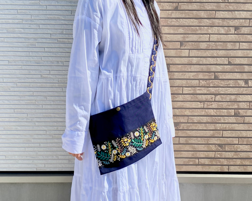 インド刺繍リボンのサコッシュ《ネイビー》 サコッシュ めるしゃん