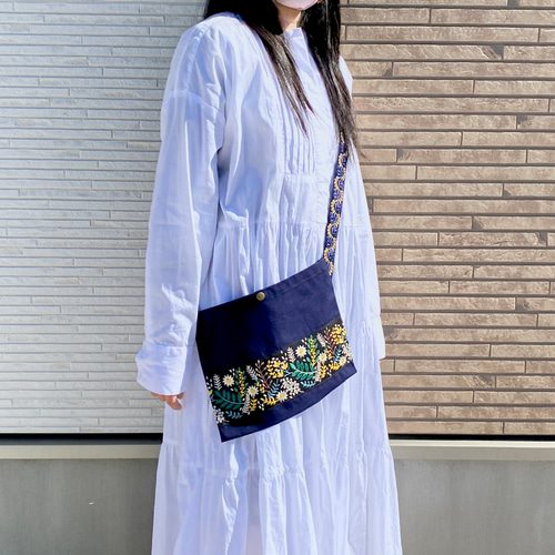 インド刺繍リボンのサコッシュ《ネイビー》 サコッシュ めるしゃん