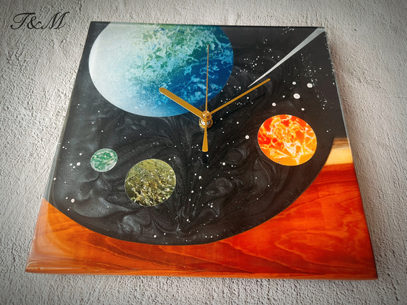 宇宙 ウッド レジン 壁掛け時計 (宇宙 / 星 / 惑星 / 地球 / スプレーアート )　【1点もの】 4枚目の画像
