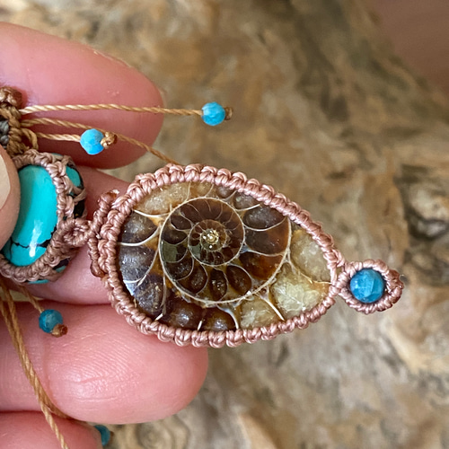 アンモライト オパール マクラメ ネックレス ♢流星群♢アンモナイト化石とフーベイターコイズ アンモナイトの