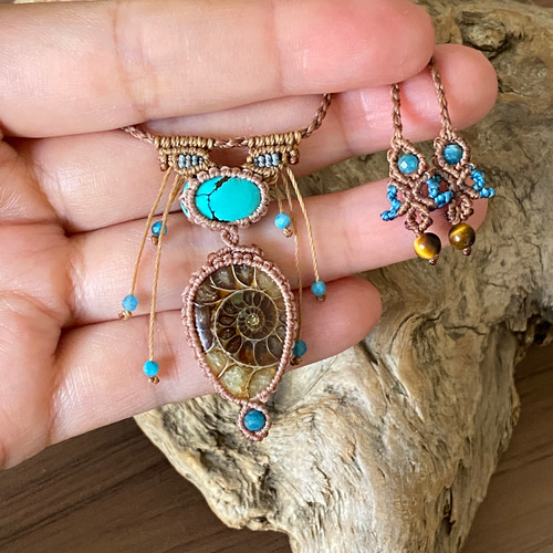 アンモナイトのネックレス（マクラメ） ☆アンモナイト(化石)☆マクラメ編みネックレス 230・マクラメ