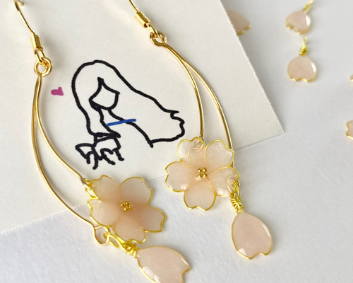 揺れる桜の花ひとひら ピアス/イヤリング ピアス（フック・チェーン
