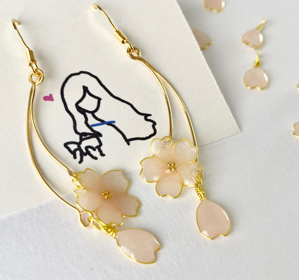 揺れる桜の花ひとひら ピアス/イヤリング ピアス（フック・チェーン