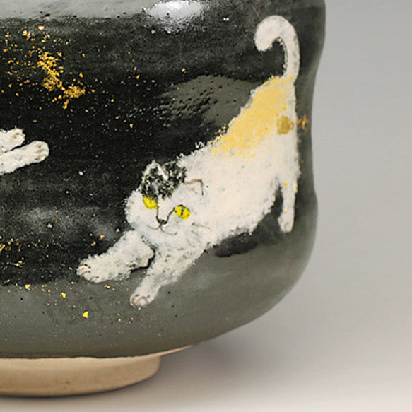 ☆猫の日2024☆楽焼〚黒釉 猫の絵〛 抹茶碗　茶道具　手描き 楽入印 3枚目の画像