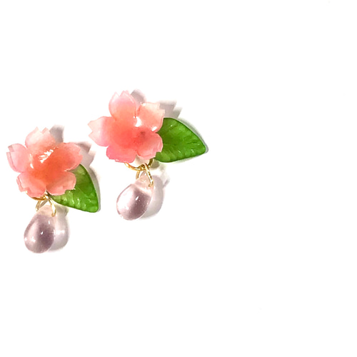 グラデーション桜と桃色の雫 春色ピアス(イヤリング) ピアス（フック 