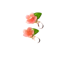 グラデーション桜と桃色の雫 春色ピアス(イヤリング) 2枚目の画像