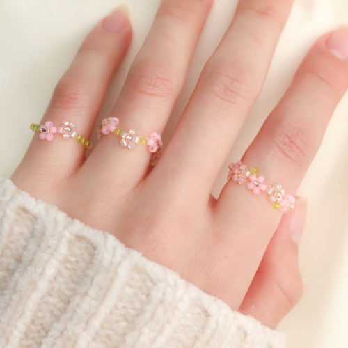 ビーズリング ✧ 春色 さくら (ふんわり) ✧ 小さなお花のぷちリング