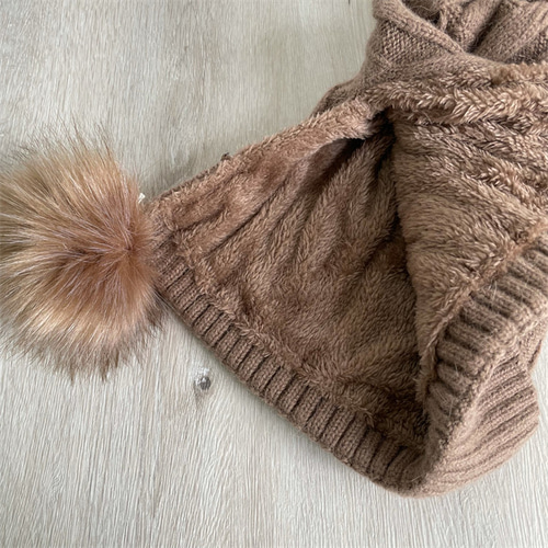編み物防寒 秋冬 茶色 耳当て付きニット帽子 ポンポン付き レディース