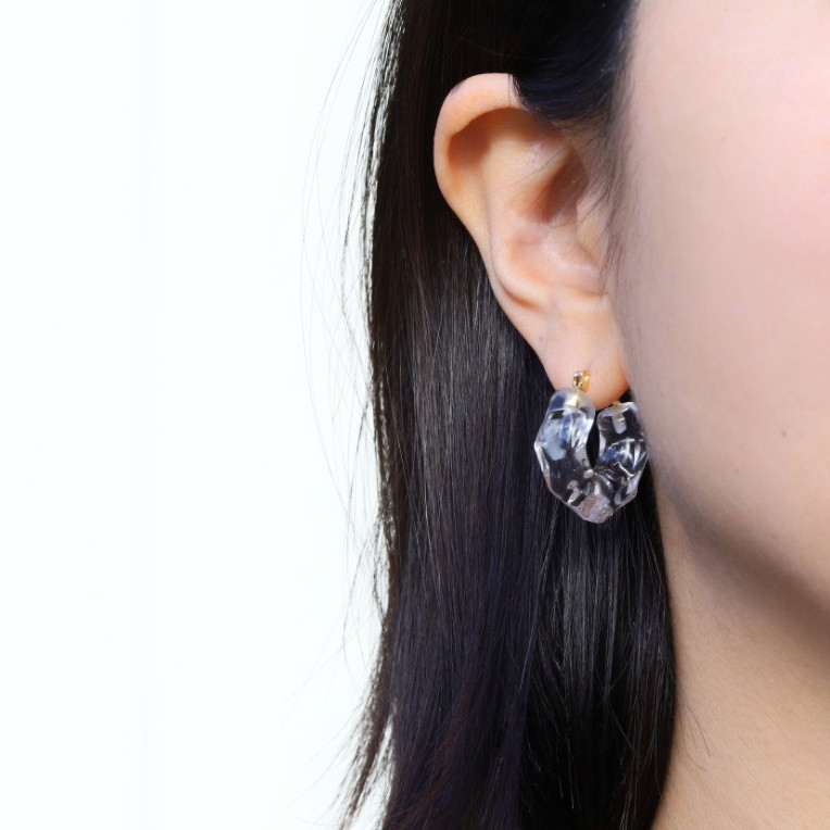 ガラスのクロッシングピアス　ice　　-クリア-　金属アレルギー対応