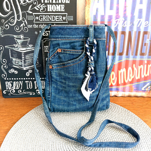 デニムリメイク*長財布*お財布 バッグ*ハンドメイド*お花モチーフ デニムリメイク*長財布*お財布 バッグ*ハンドメイド*お花モチーフ
