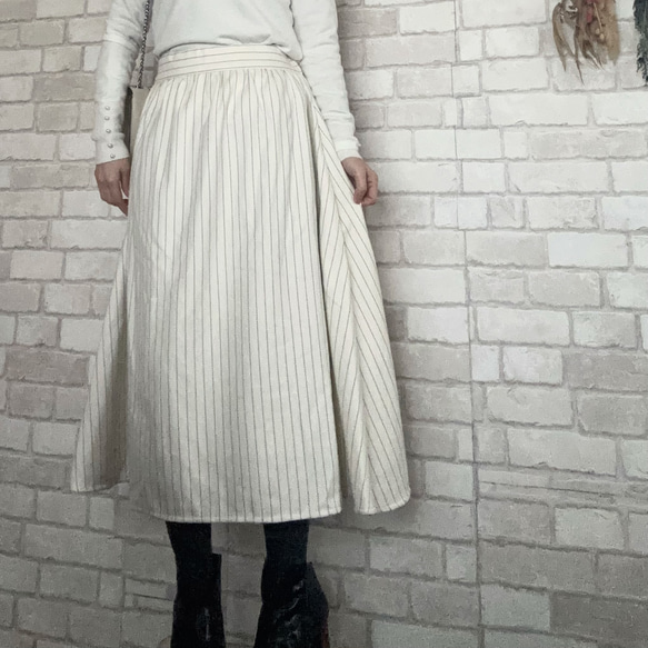 上質ウール混カルゼ ストライプ/Aラインギャザースカート(オフホワイト) 2枚目の画像
