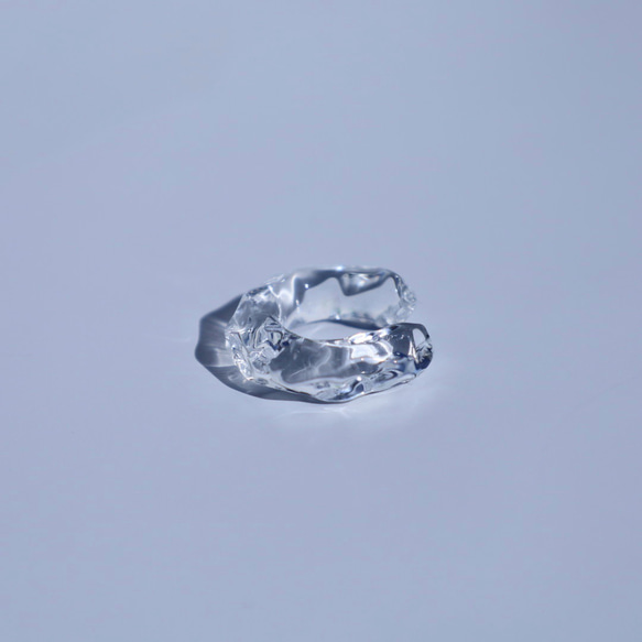 【送料無料】ガラスイヤーカフ“ice”slim ～溶けない氷 シリーズ～ 2枚目の画像