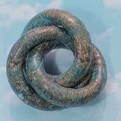 ☆天然石のTrinity-Ring（日向石の立体オブジェ）　Dear Friend®-相模Blue 2枚目の画像