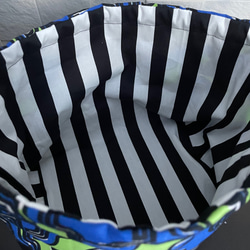 裏地付きマチあり巾着袋/お弁当袋/給食袋  アフリカン調(黄緑×ブルー)×黒  (モノクロストライプ) 3枚目の画像