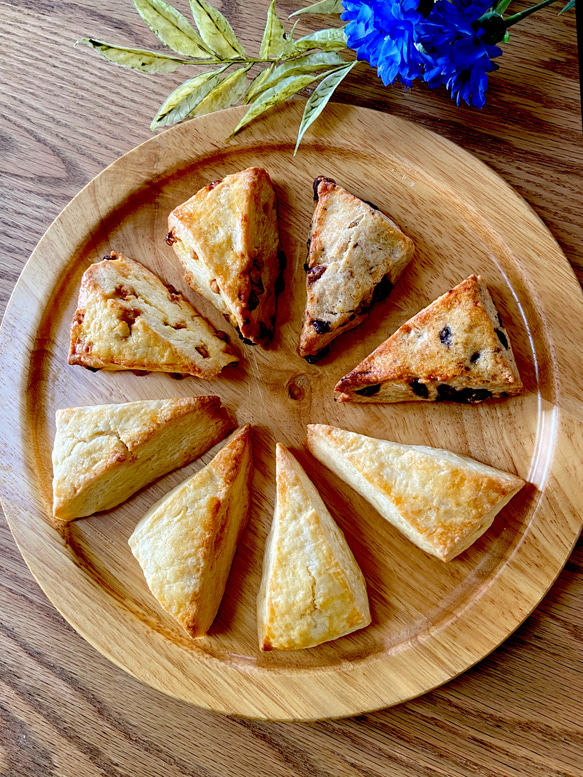 バターと生クリームたっぷりスコーン　チョコチップとプレーン3種類8個セット 1枚目の画像