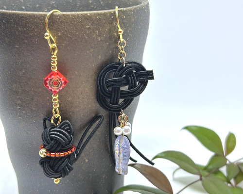 水引・黒猫ちやんとお魚のピアス / イヤリング ピアス（フック