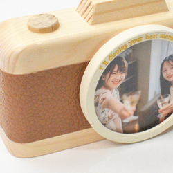 ベージュとオフホワイトのスタイリッシュなカメラ型フォトフレーム 5枚目の画像