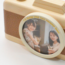 ベージュとオフホワイトのスタイリッシュなカメラ型フォトフレーム 6枚目の画像