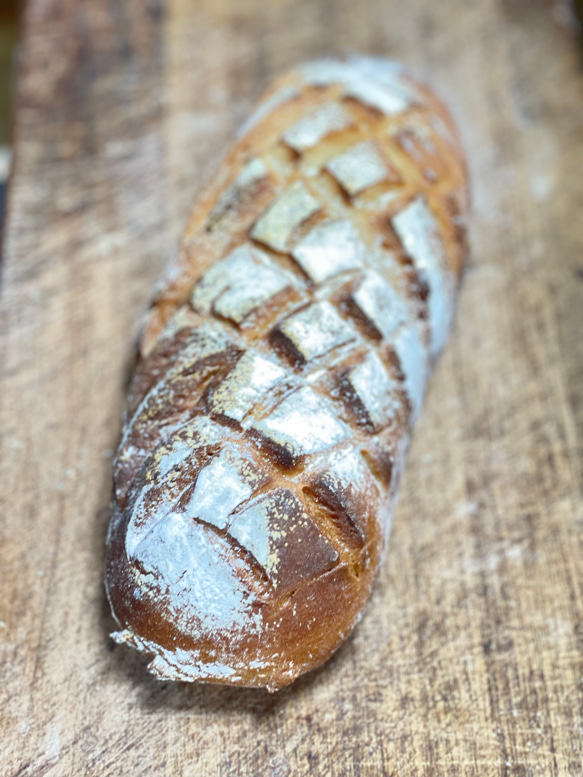 有機スペルト小麦(古代小麦）１００％の贅沢な大きなパン(約10枚スライスしてます） 1枚目の画像