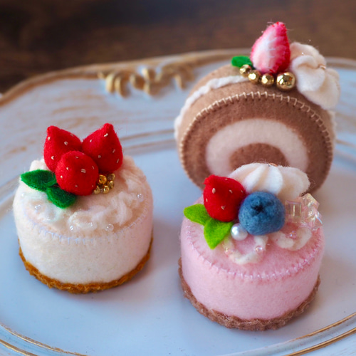 フェルトケーキ 2個＆ロールケーキ1個セット 雑貨・その他