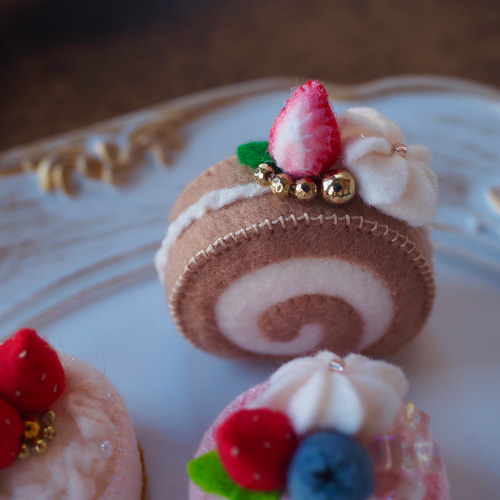 フェルトケーキ 2個＆ロールケーキ1個セット 雑貨・その他