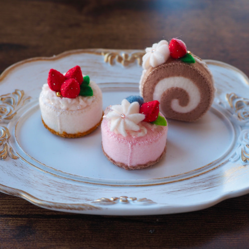フェルトケーキ 2個＆ロールケーキ1個セット 雑貨・その他