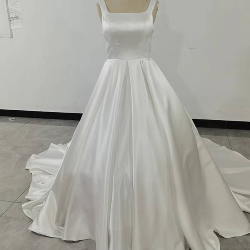 スクエアネック フランス風 ウエディングドレス くるみボタン  