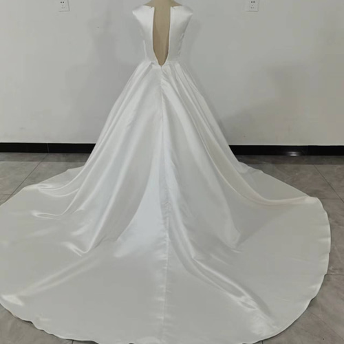 スクエアネック フランス風 ウエディングドレス くるみボタン  