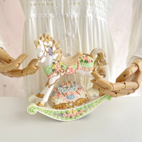 送料無料】白馬 メルヘン雑貨 カルーセル メリーゴーランド その他