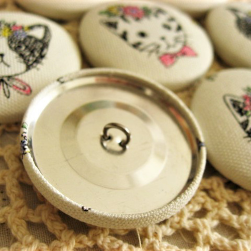 猫　ねこ　黒猫　花柄　ドット　イチゴ　くるみボタン　ヘアゴム　3個セット 猫 ねこ 黒猫 花柄 ドット イチゴ くるみボタン ヘアゴム 3個セット 猫 黒