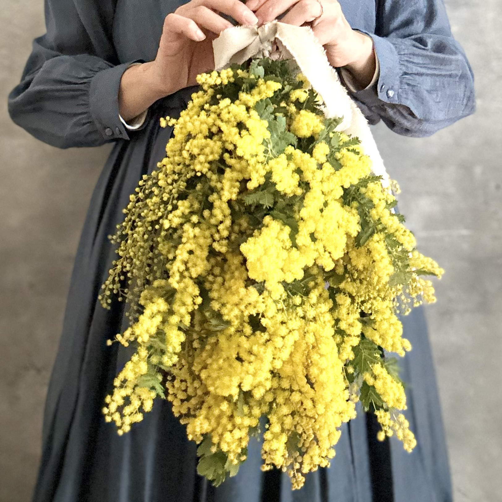 フレッシュミモザのボリュームスワッグ