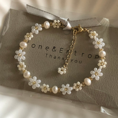 1st Generation/淡水パールを用いた上品なお花のビーズブレスレット