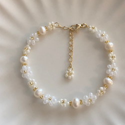 1st Generation/淡水パールを用いた上品なお花のビーズブレスレット