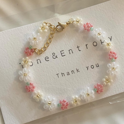 いちごとお花のビーズブレスレット ブレスレット Tone & Entropy