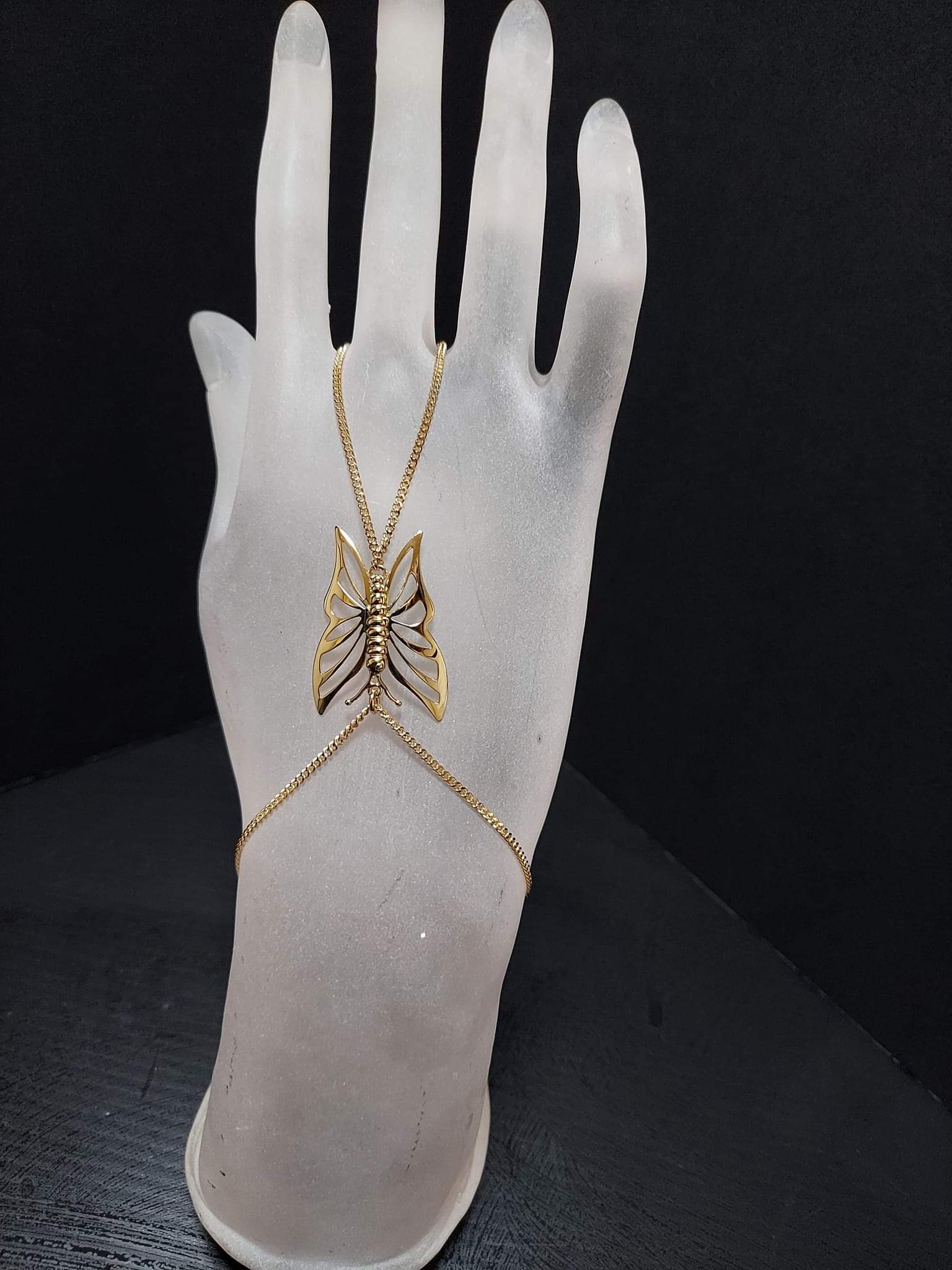 K18 Gold Ring Finger Bracelet Butterfly Design.