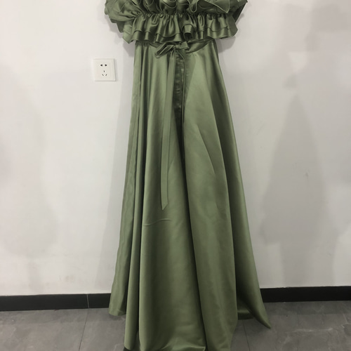 高品質！ 春っぽいグリーンドレス パーティードレ 光沢感 スレンダー  