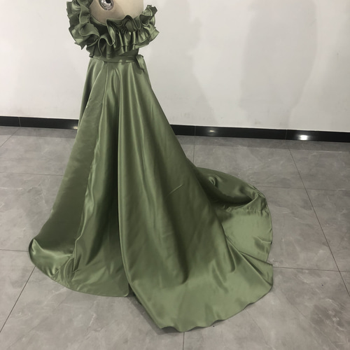 高品質！ 春っぽいグリーンドレス パーティードレ 光沢感 スレンダー  
