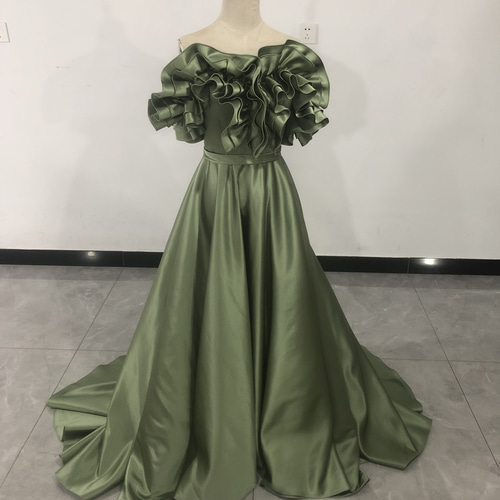 高品質！ 春っぽいグリーンドレス パーティードレ 光沢感 スレンダー  