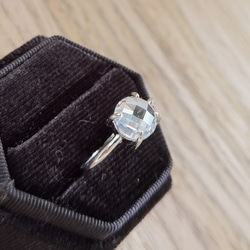 清らかで心まで透き通るような涼しさ」CZ水晶ローズカットリング 指輪