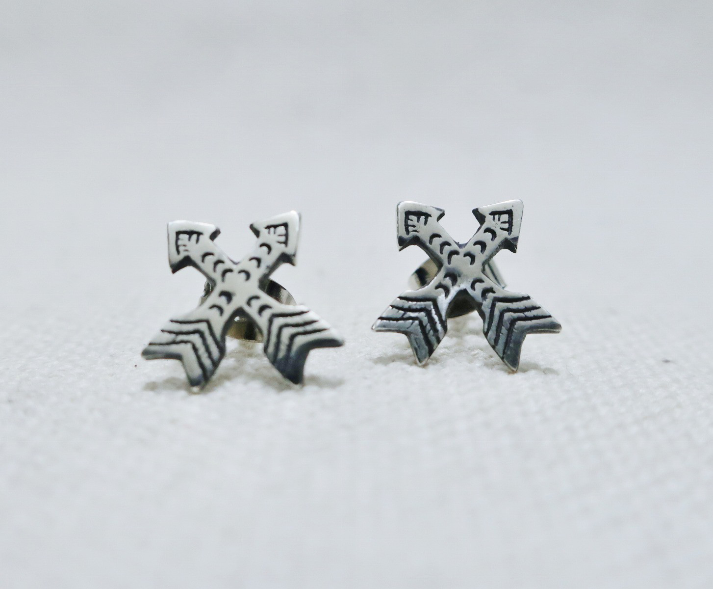 シルバーピアス クロスアロー シルバー925 シルバーアクセサリー 矢じり SILVER 新品未使用 即決