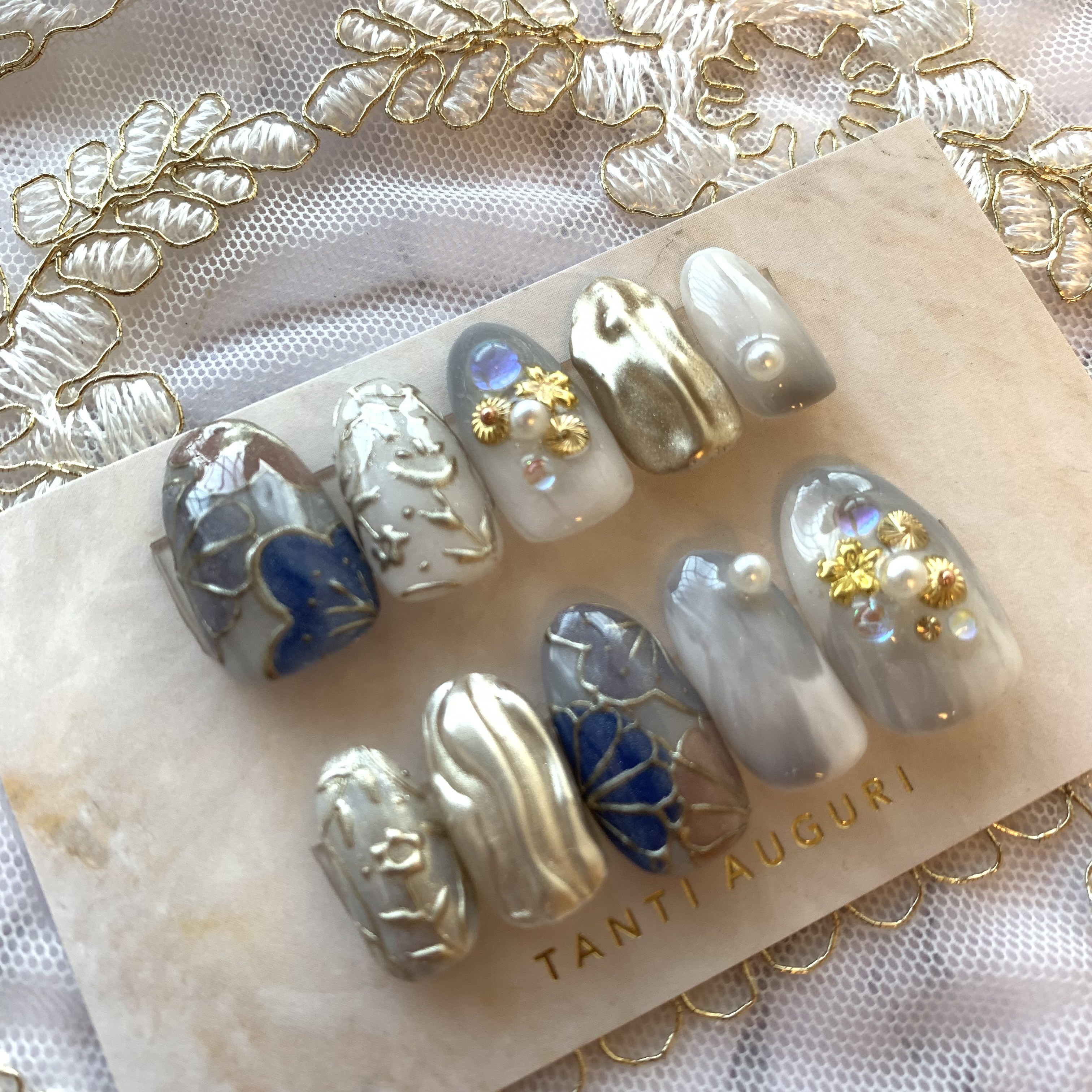 古典菊桜梅ネイル(白×灰×青×くすみピンク×金×オーロラ)