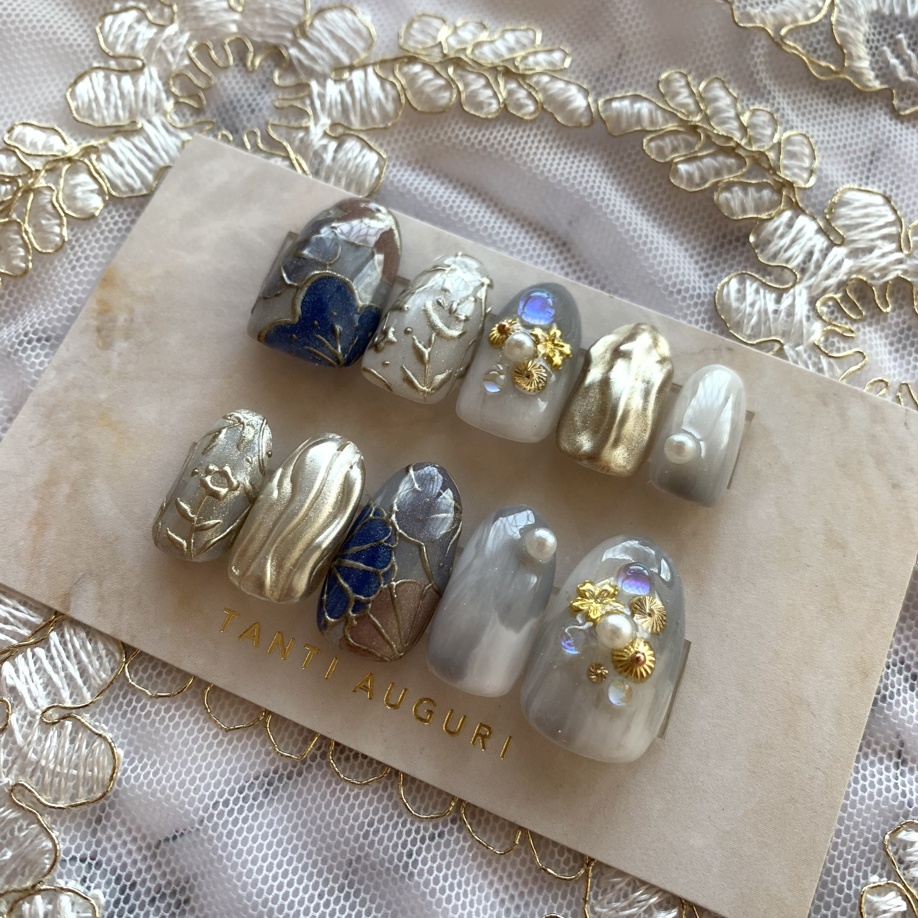 古典菊桜梅ネイル(白×灰×青×くすみピンク×金×オーロラ)